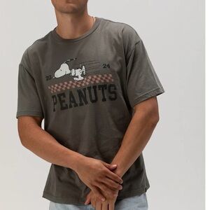 RSQ x Peanuts T-shirt Size Medium